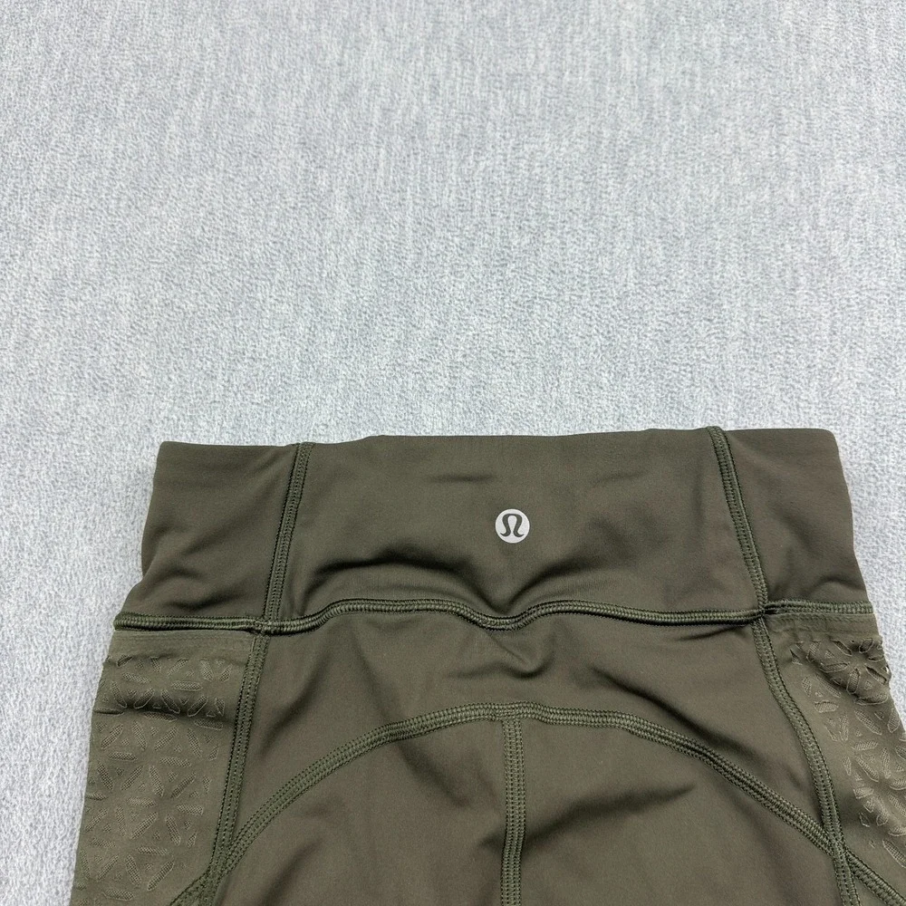 Lululemon Shorts Womens 2 Green Strength & Sweat 8